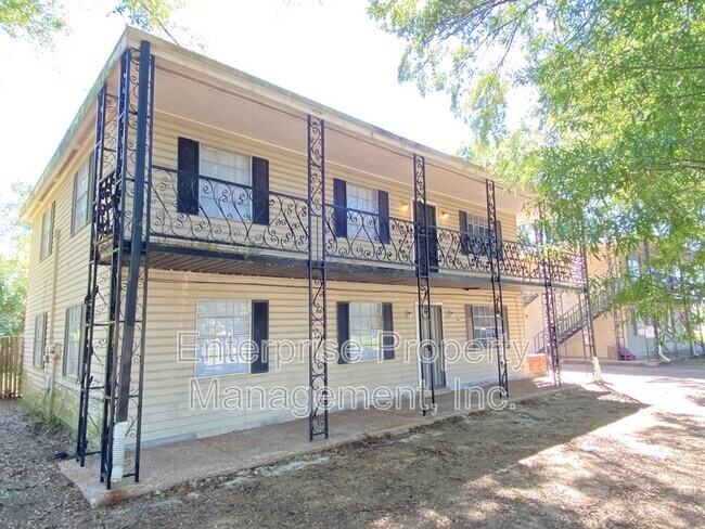 1982 Goldbrier Ln