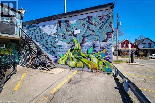 Photo - 308 Barton St E Unité A