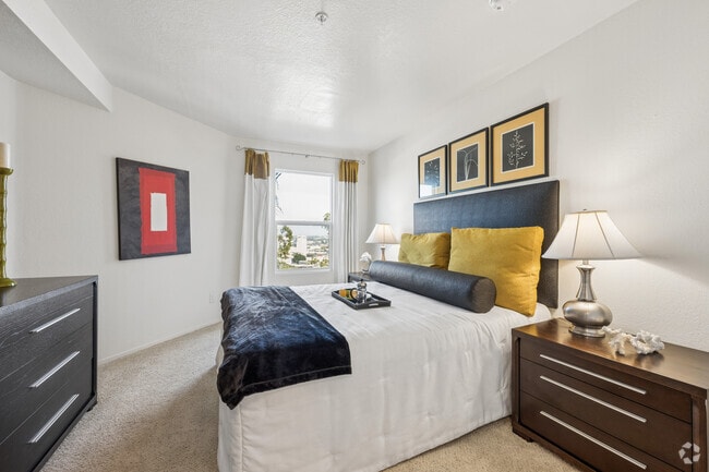 2BR, 2BA - 900SF - Second Bedroom