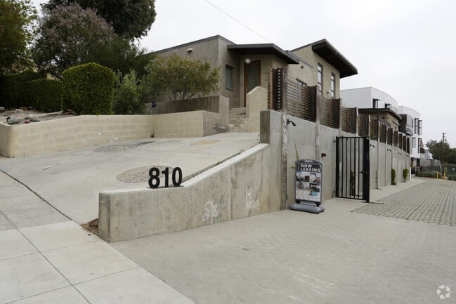 810 Ashland
