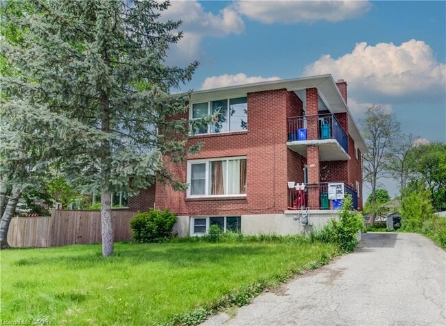 Building Photo - 318 Erb St W