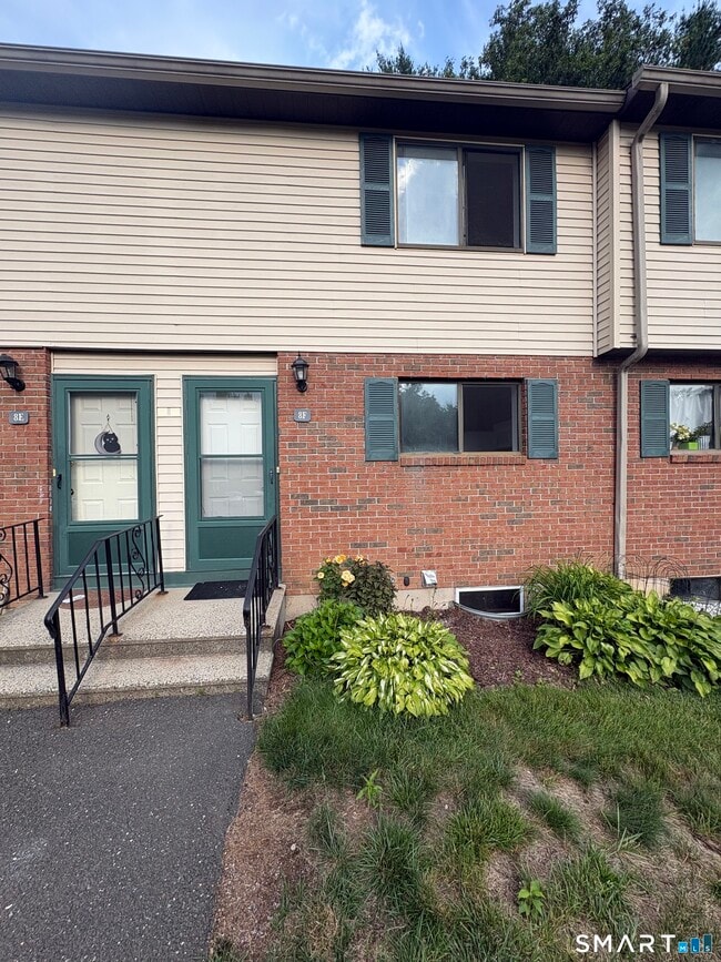 Building Photo - 39 Horton Hill Rd Unit 8F