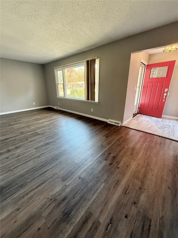 Photo - 107 Mark Trail Dr