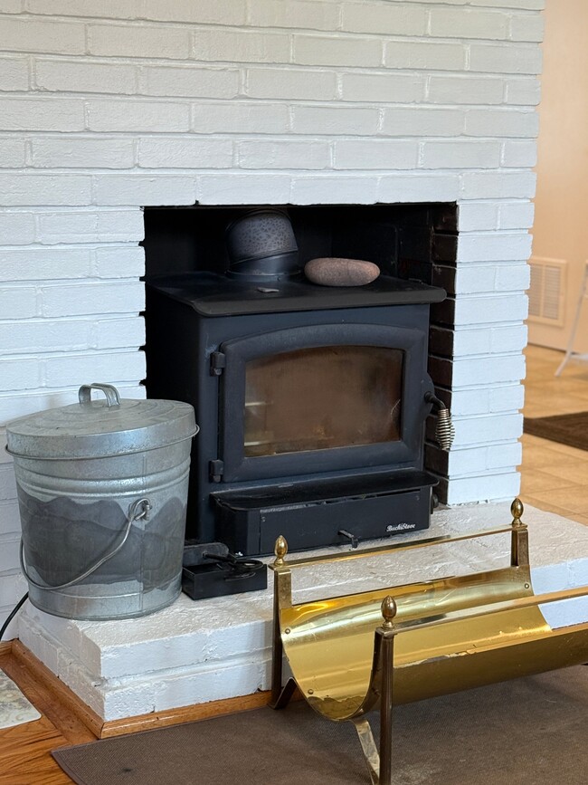 Photo - 407 Calvin Ln