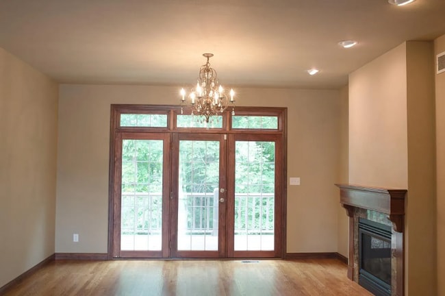 Photo - 1100 Oaktree Pl