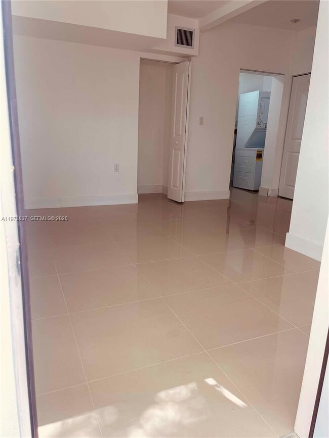 Photo - 931 Opa-locka Blvd Unidad 2