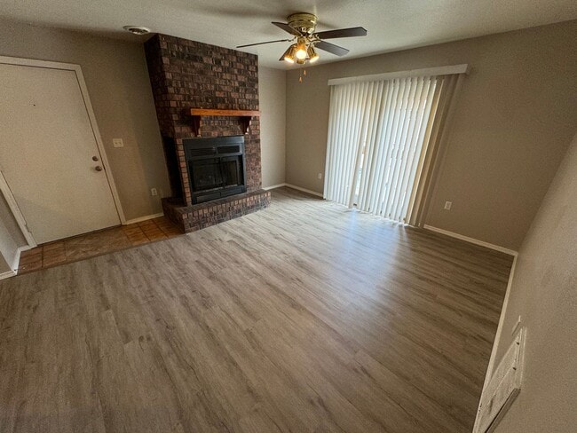 Photo - Updated 2 bedroom one bath Apartment in Oz...