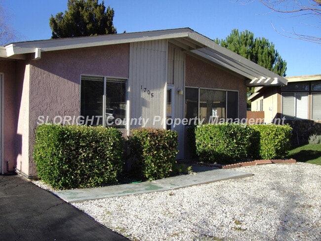 Building Photo - AVAILABLE JULY- Charming Paso Home 55+ and Older Community