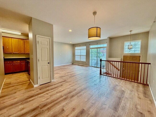 6 McMartin Ct
