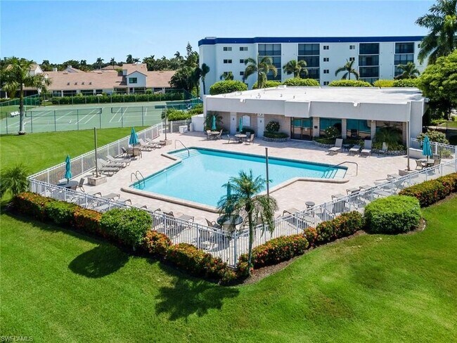 555 Park Shore Dr