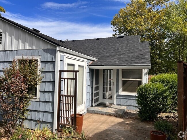 Building Photo - 509 Scenic Dr Unit Back Rental