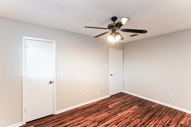 Photo - 6019 Coachgate Dr