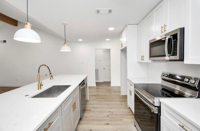 Photo - 1911 Long Barrel Ln