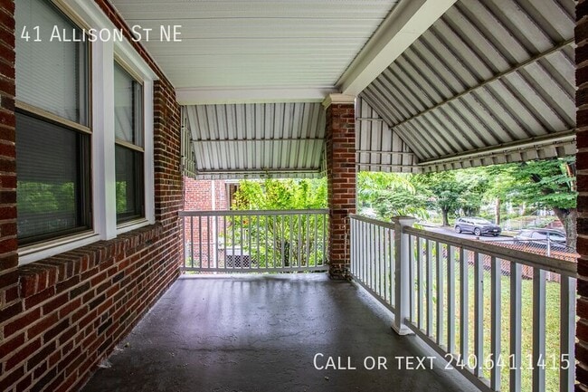 Photo - 41 Allison St NE