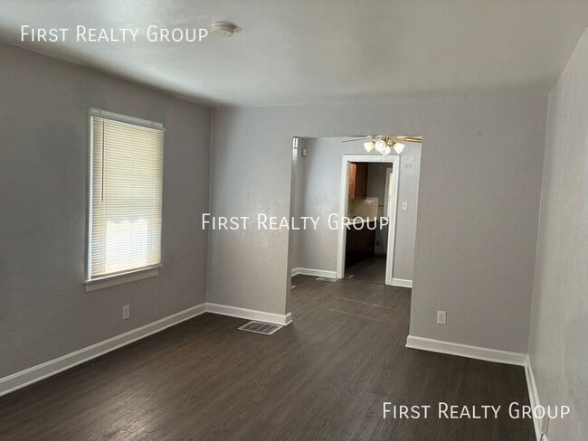 Photo - 425 Elmhurst Rd