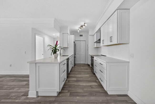 Photo - 5301 Myrtlewood Cir E