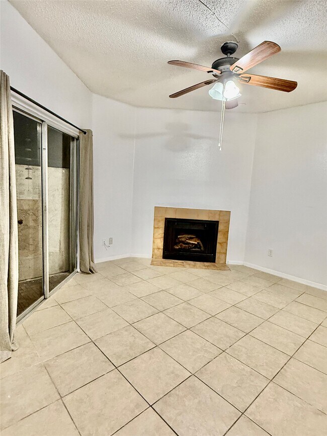 Photo - 10855 Meadowglen Ln Unit 1009