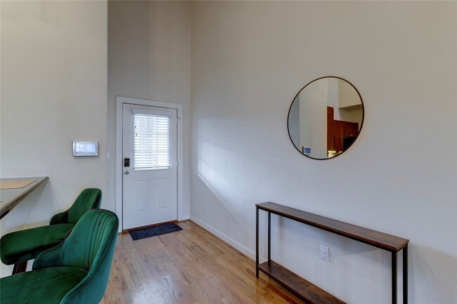 Photo - 2216 Chenevert St Unidad 11