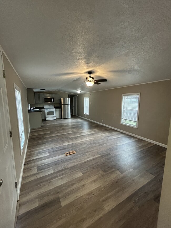 Photo - 202 Zackary St