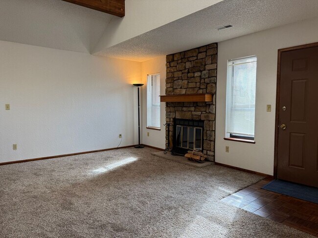 Photo - Open and bright top floor 2BD/2BA Condo wi...