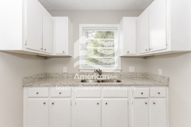 Photo - 214 Evergreen St