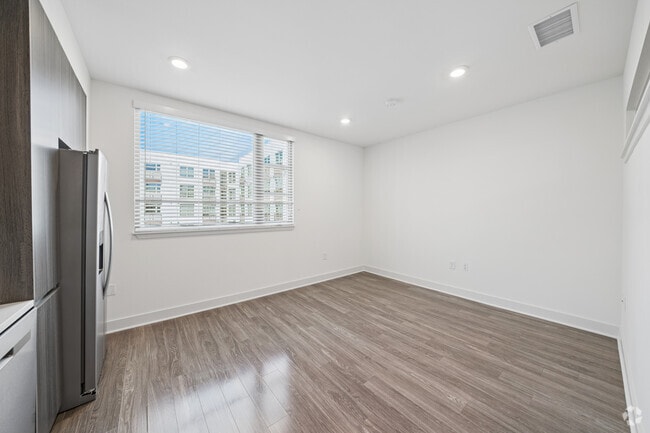 S1 - Studio - 579SF - Living Room