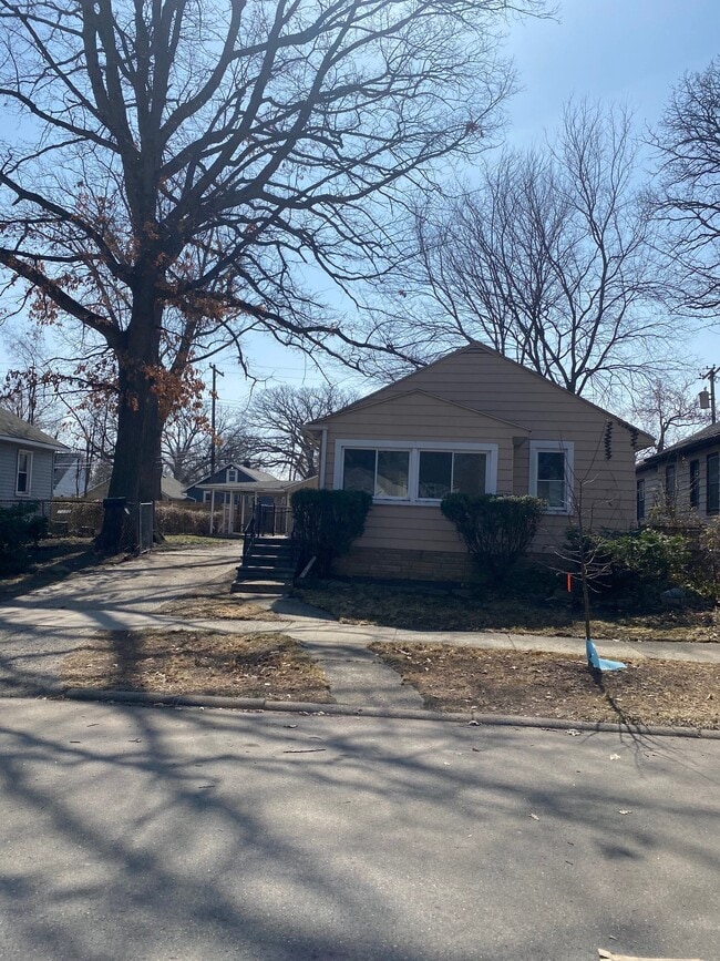 Building Photo - 1620 Channing St