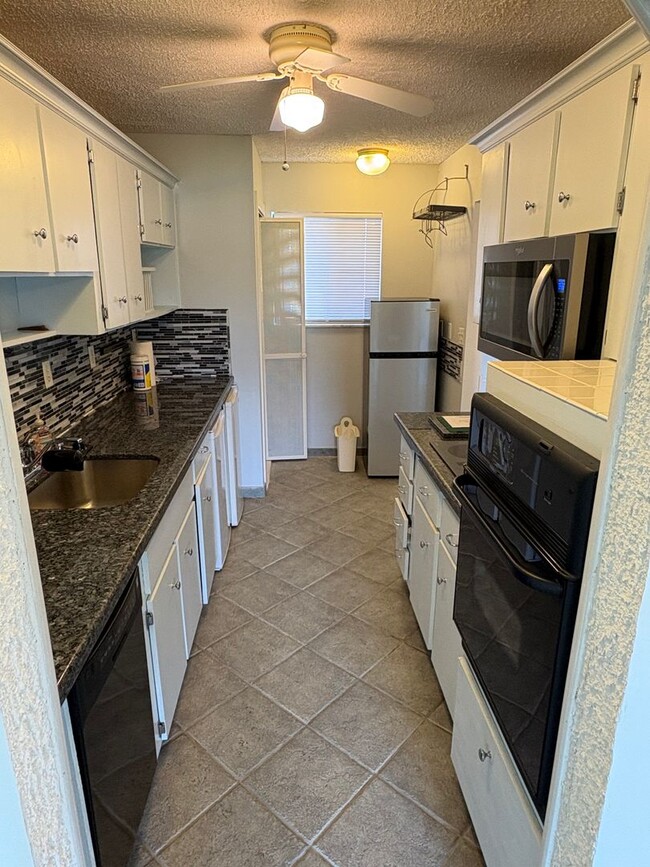Photo - (55+) 2/2 Condo in the Peaceful Miles Gran...
