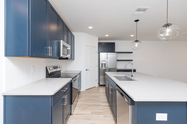 Photo - 10 Fairchild Ln