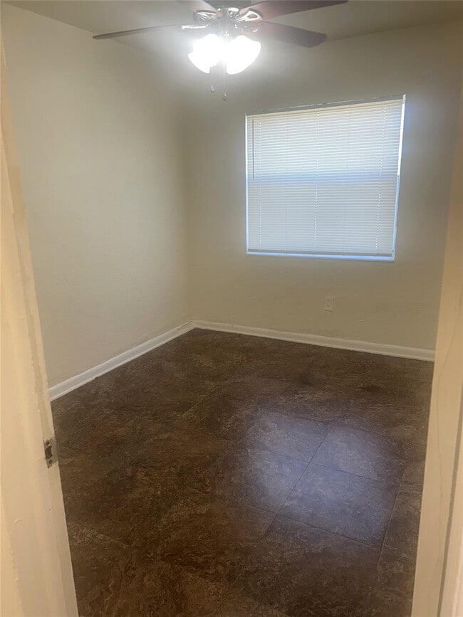 Photo - 3050 NW 5th Ct