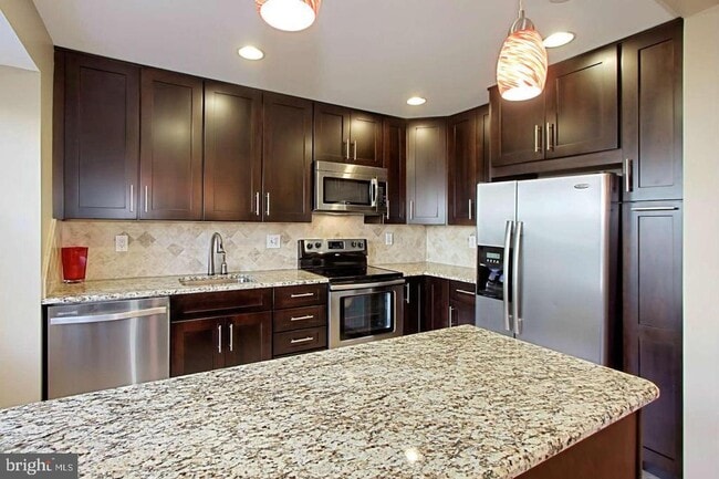 Photo - 5 S Floyd St