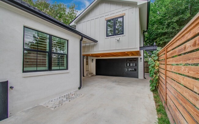 Photo - 6611 Rockbridge Ln