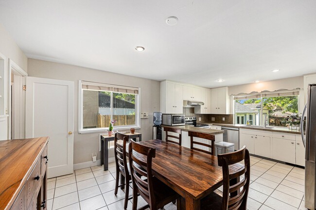 Photo - FURNISHED, Spacious 3 bedroom home in the heart of University!