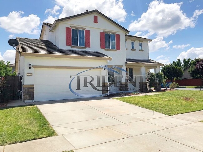 Building Photo - 4 bedroom, 2 ½ bath SOLAR home