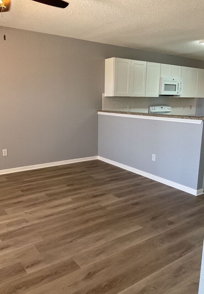 Photo - HOME FOR THE HOLIDAYS SPECIAL - AVAILABLE ... Unit 1604 Dugger Circle - D