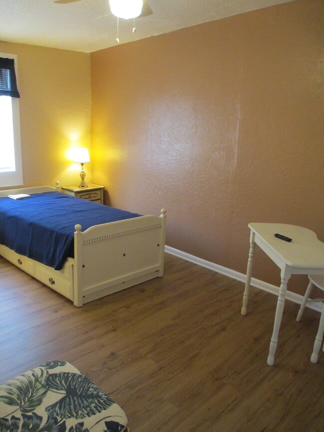 Photo - 702 Hughlett Ave