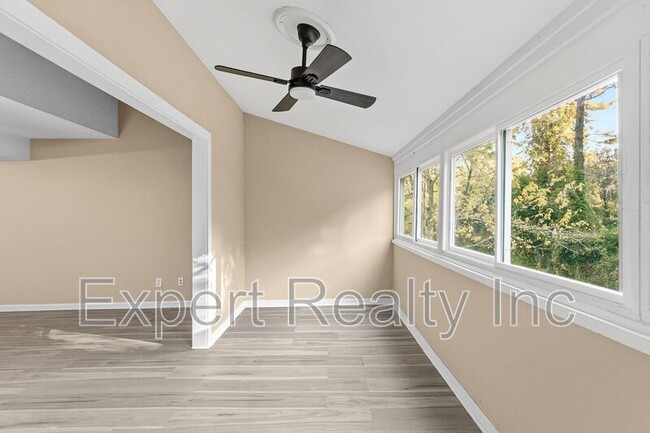 Photo - 510 Running Brook Rd