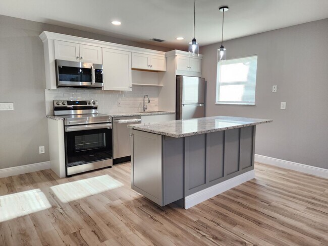 Magnificent 1 bedroom, 1.5 bathroom condo ... - Magnificent 1 bedroom, 1.5 bathroom condo ... Unit 105