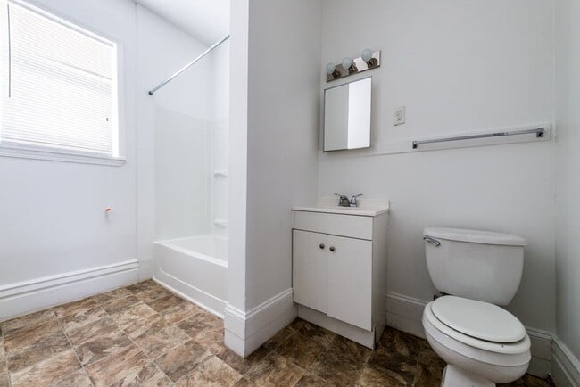 Photo - 41-53 E 156th St