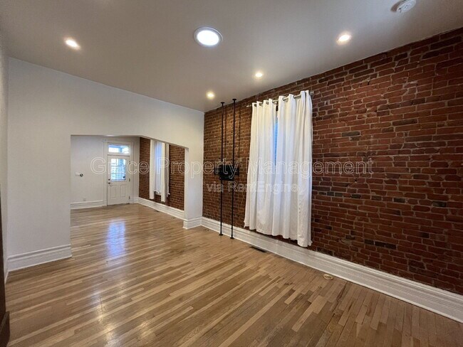 Photo - 220 Sherman St