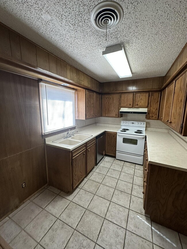 Photo - 1333 62nd St