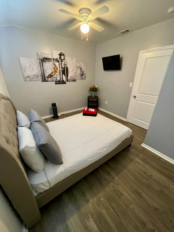 Photo - 2115 N Raymond Ave Unidad 2109 Raymond