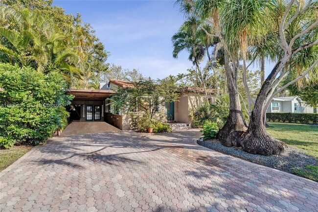 Photo - 2611 Roosevelt St