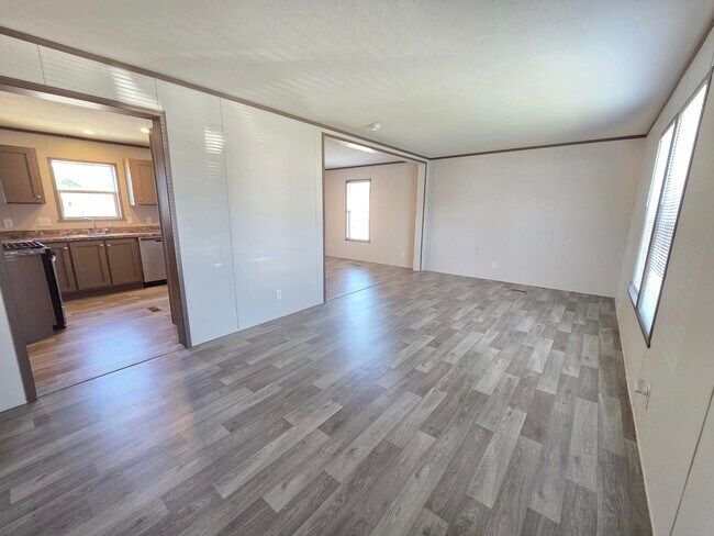 Photo - 299 Tamarack