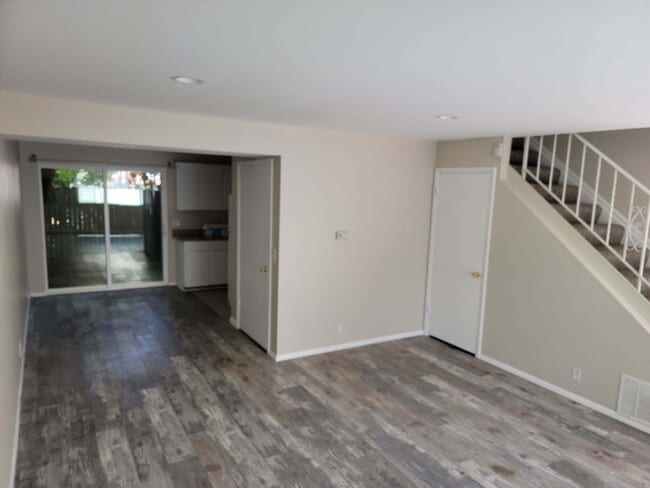 Photo - 979 S Lake St