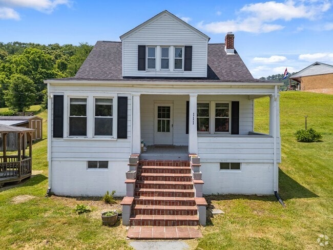 Building Photo - 4 bedroom home in Rich Creek!