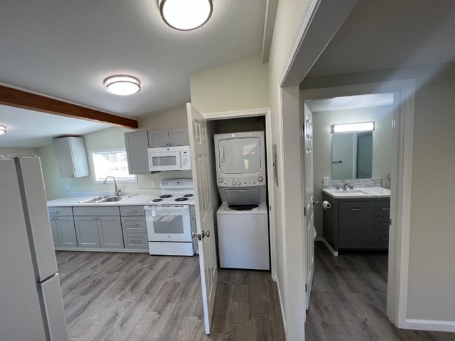 Photo - 1153 W Hendrickson Rd Unit B