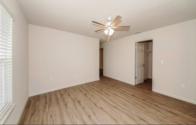 Photo - 9 Philmont Ln