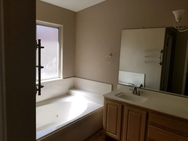 Building Photo - Beautiful Bloomington Hills Home