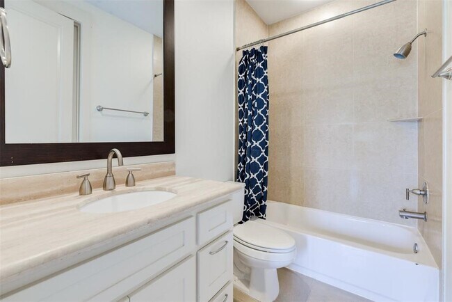 Photo - 2002 Blodgett St